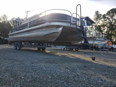 BUJ3369***** 2017 Sun Tracker Boat W/trl