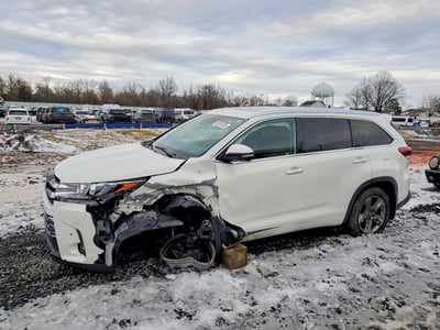 5TDDZRFH8JS****** 2018 Toyota Highlander