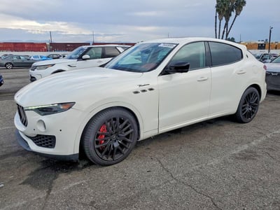ZN661YUM2PX****** 2023 Maserati Levante