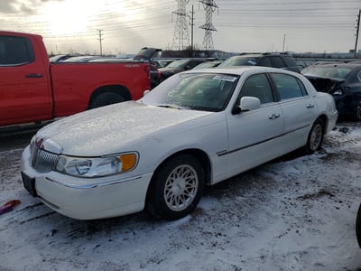 1LNFM82W3WY****** 1998 Lincoln Town Car