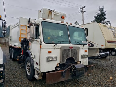 3BPZL00X78F****** 2008 Peterbilt 320