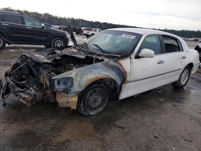1LNHM82W7XY****** 1999 Lincoln Town Car