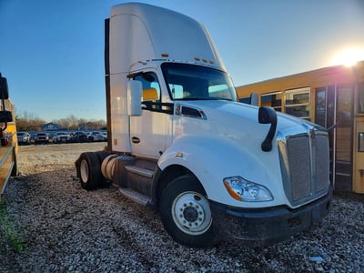 1XKYA48X7GJ****** 2016 Kenworth 310
