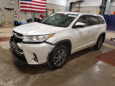 5TDJZRFH9HS****** 2017 Toyota Highlander