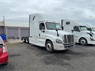 3AKJGLDR8GS****** 2016 Freightliner Cascadia 125