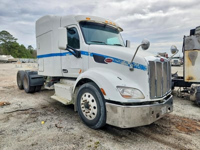 1XPBDP9X6FD****** 2015 Peterbilt 579