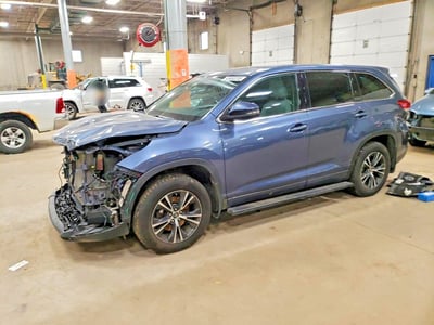 5TDBZRFH5JS****** 2018 Toyota Highlander