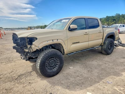 5TFCZ5AN1JX****** 2018 Toyota Tacoma