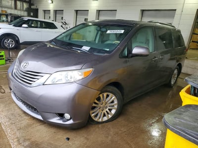 5TDYK3DCXBS****** 2011 Toyota Sienna