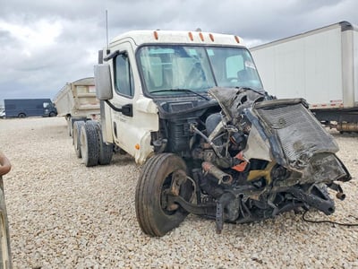3AKJGED5XGD****** 2016 Freightliner Cascadia