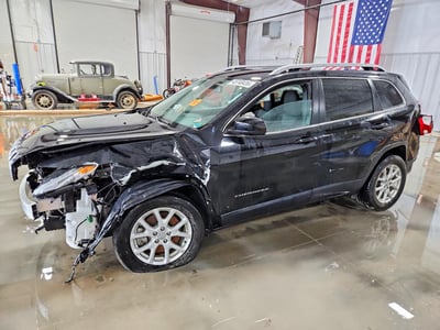 1C4PJLCX7JD****** 2018 Jeep Cherokee