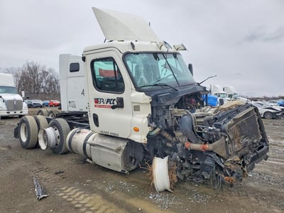 3AKJGEDV9KS****** 2019 Freightliner Cascadia 125