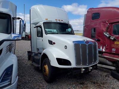 1XPBA48X3JD****** 2018 Peterbilt 579