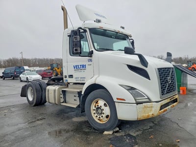4V4W19DF8KN****** 2019 Volvo VNR