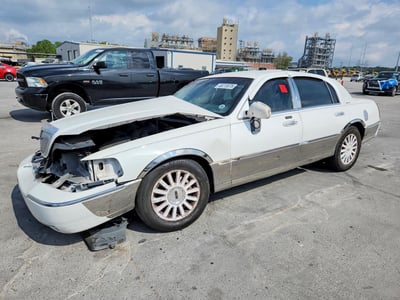 1LNHM81W84Y****** 2004 Lincoln Town Car