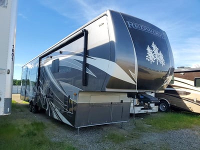 4YDFRWV28N9****** 2022 Keystone Redwood