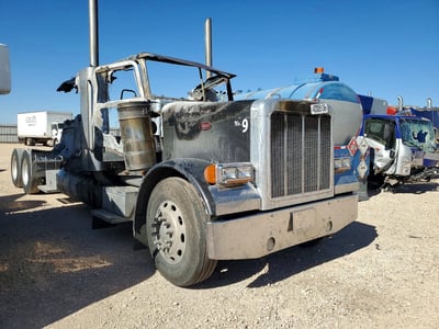 1XP5DB9X84D****** 2004 Peterbilt 379