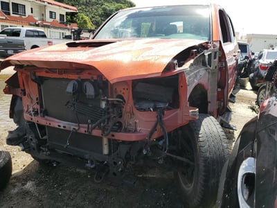 5TFDZ5BN7HX****** 2017 Toyota Tacoma