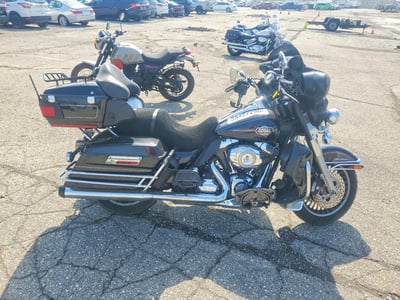 1HD1FC419BB****** 2011 Harley-Davidson FLHTCUI