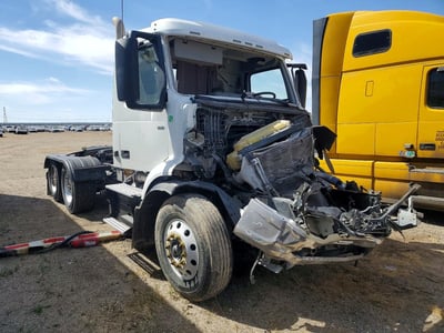 4V4WC9DH5RN****** 2024 Volvo VNR