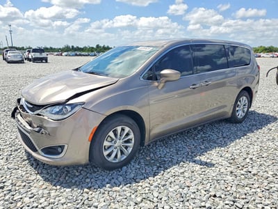 2C4RC1FG2JR****** 2018 Chrysler Pacifica