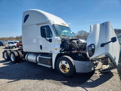 1FUJGLD65FL****** 2015 Freightliner Cascadia 125