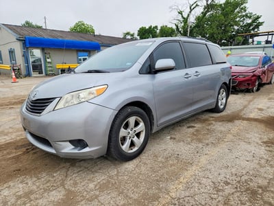 5TDKK3DC8DS****** 2013 Toyota Sienna