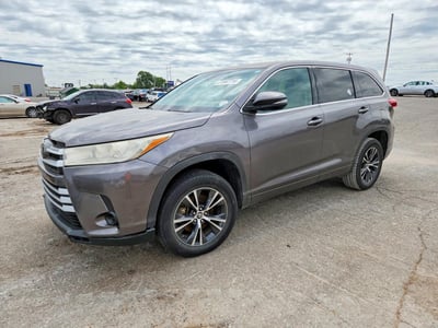 5TDZARFH3JS****** 2018 Toyota Highlander