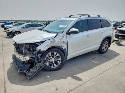 5TDKKRFH9FS****** 2015 Toyota Highlander