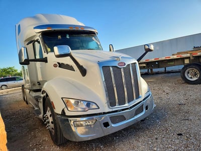 1XPBD49X9PD****** 2023 Peterbilt 579