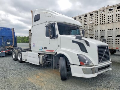 4V4NC9EG9FN****** 2015 Volvo VNL