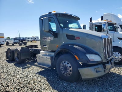 1XPBDP9X9GD****** 2016 Peterbilt 579