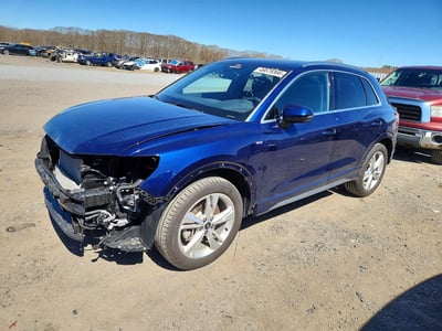WA1DECF38R1****** Salvamento y Destrozados 2024 Audi Q3 en FREETOWN