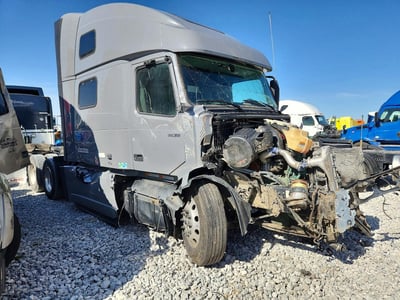 4V4NC9EH0SN****** 2025 Volvo VNL
