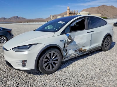 5YJXCBE26JF****** 2018 Tesla Model X