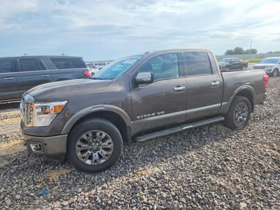 1N6AA1E57JN****** 2018 Nissan Titan