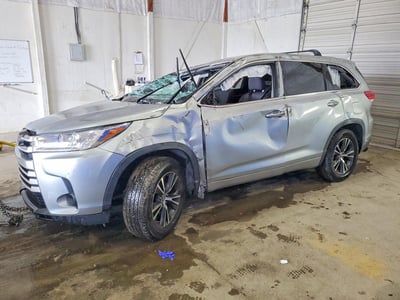 5TDZZRFHXHS****** 2017 Toyota Highlander