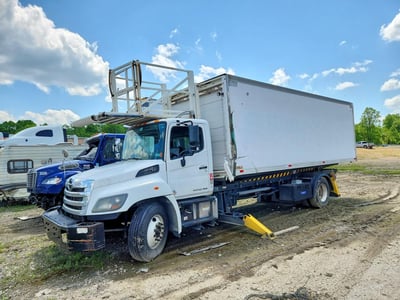 5PVNV8JT0J4****** 2018 Hino 338
