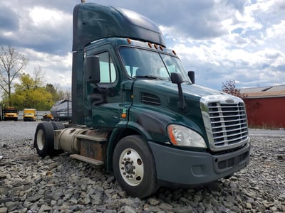 3AKBGADV4JS****** 2018 Freightliner Cascadia 113
