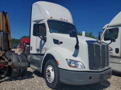 1XPBA48X7GD****** 2016 Peterbilt 579