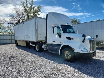 1XPBA48XXHD****** 2017 Peterbilt 579