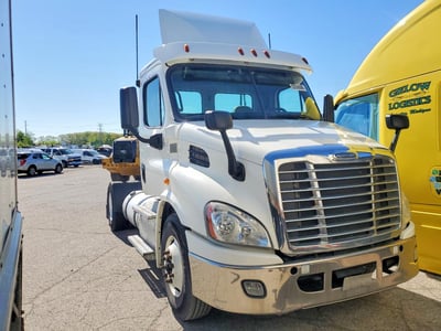 3AKBGADV1KS****** 2019 Freightliner Cascadia 113