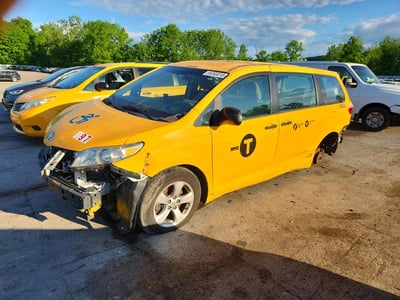 5TDZK3DC9GS****** 2016 Toyota Sienna