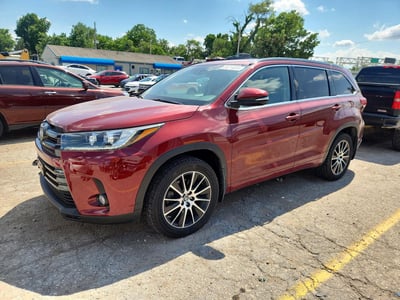 5TDJZRFH4HS****** 2017 Toyota Highlander
