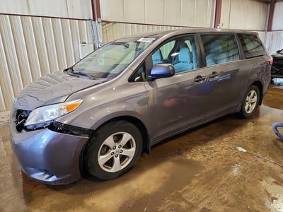 5TDZZ3DC8HS****** 2017 Toyota Sienna