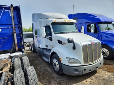 1XPBDP9XXJD****** 2018 Peterbilt 579