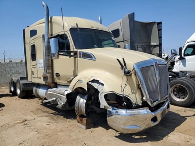 1XKYD49X4LJ****** 2020 Kenworth T680