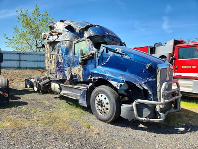 1XKYD49X8RJ****** 2024 Kenworth T680