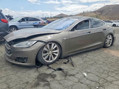 5YJSA1E20GF****** 2016 Tesla Model S