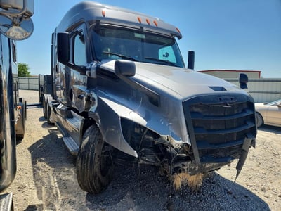 1FUJHHDR0LL****** 2020 Freightliner Cascadia 126